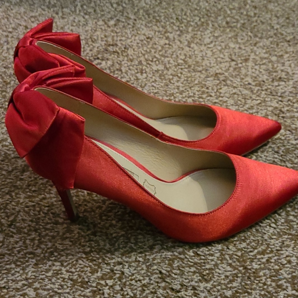 Buffalo red stilletos